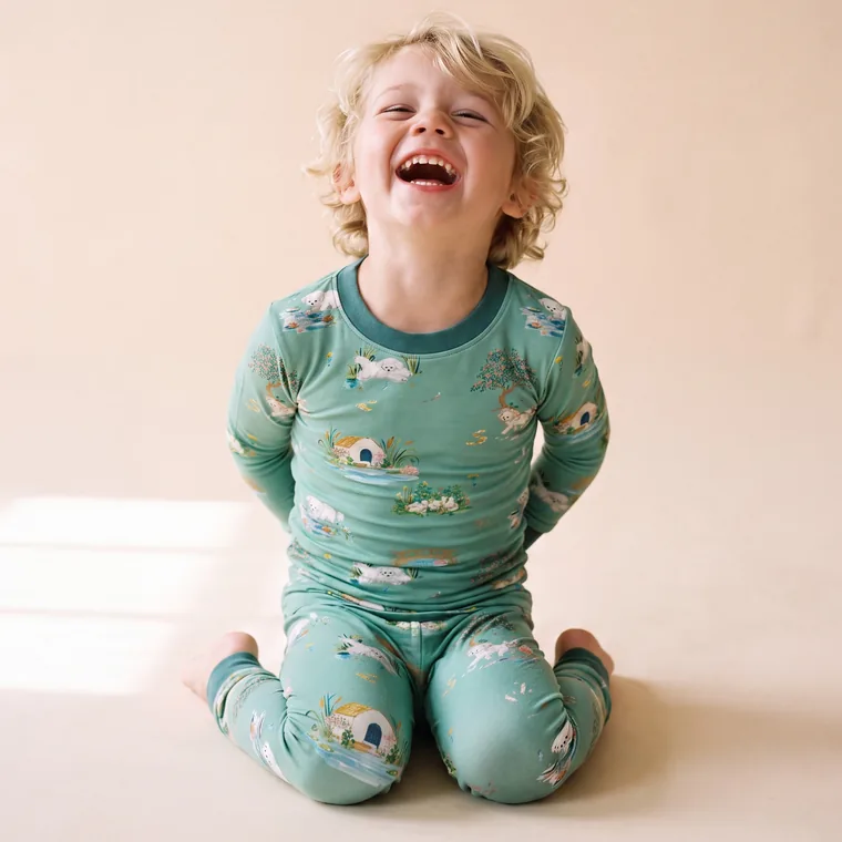 Puppy Lake bamboo long sleeve pajama set — model
